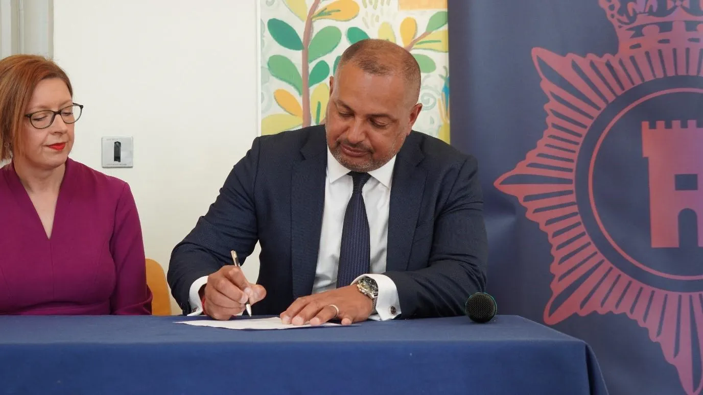 Gary Godden Signing Oath Of Office