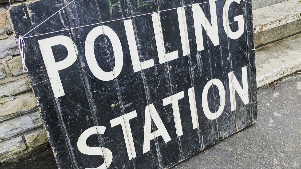 A picture of a polling station sign.